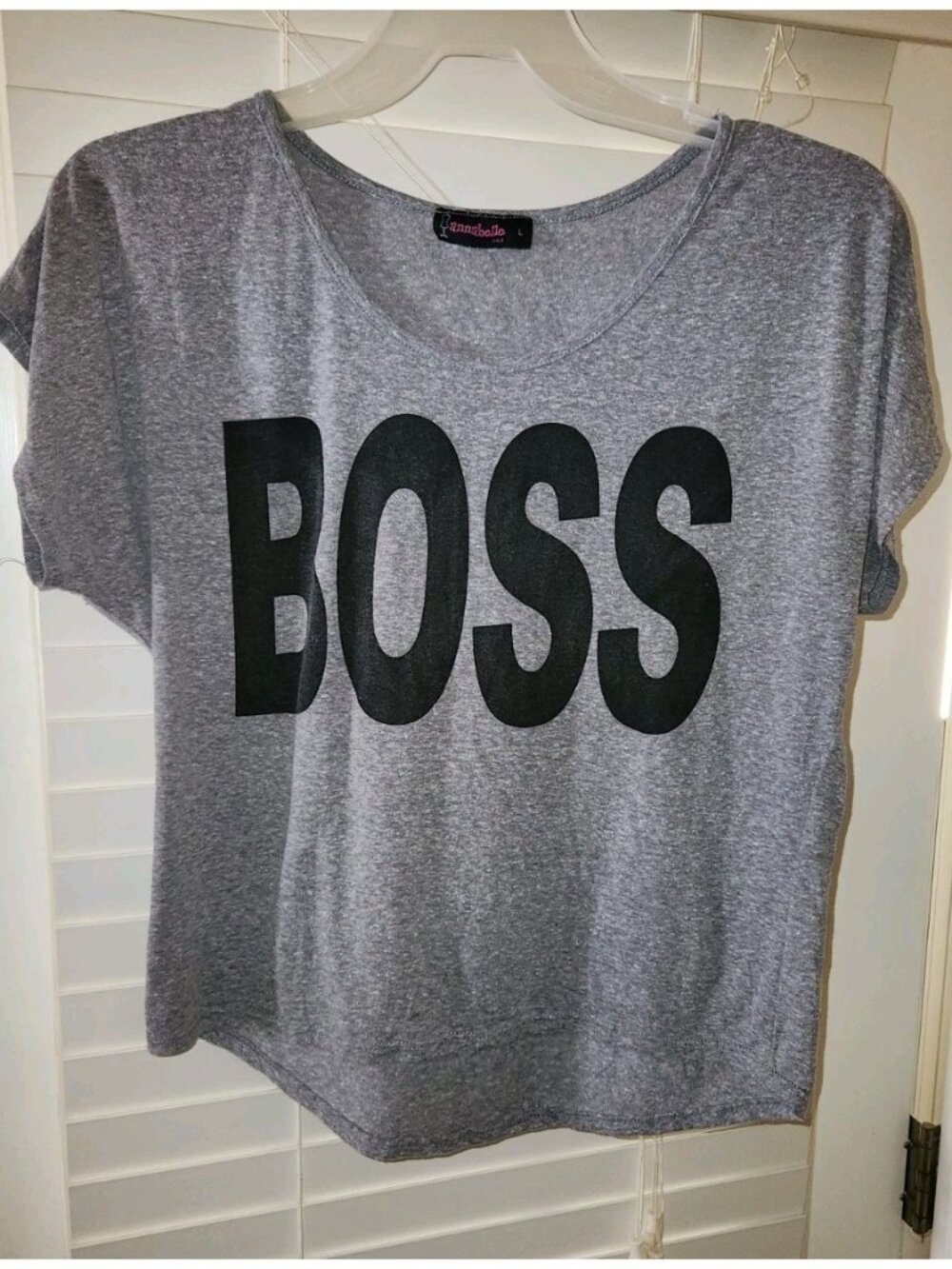 Annabelle USA Women’s Large BOSS Graphic Crop Top Gray Short Sleeve T-Shirt
